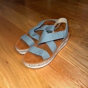 Lucky brand  green Vegan Leather Platform Sandals 8